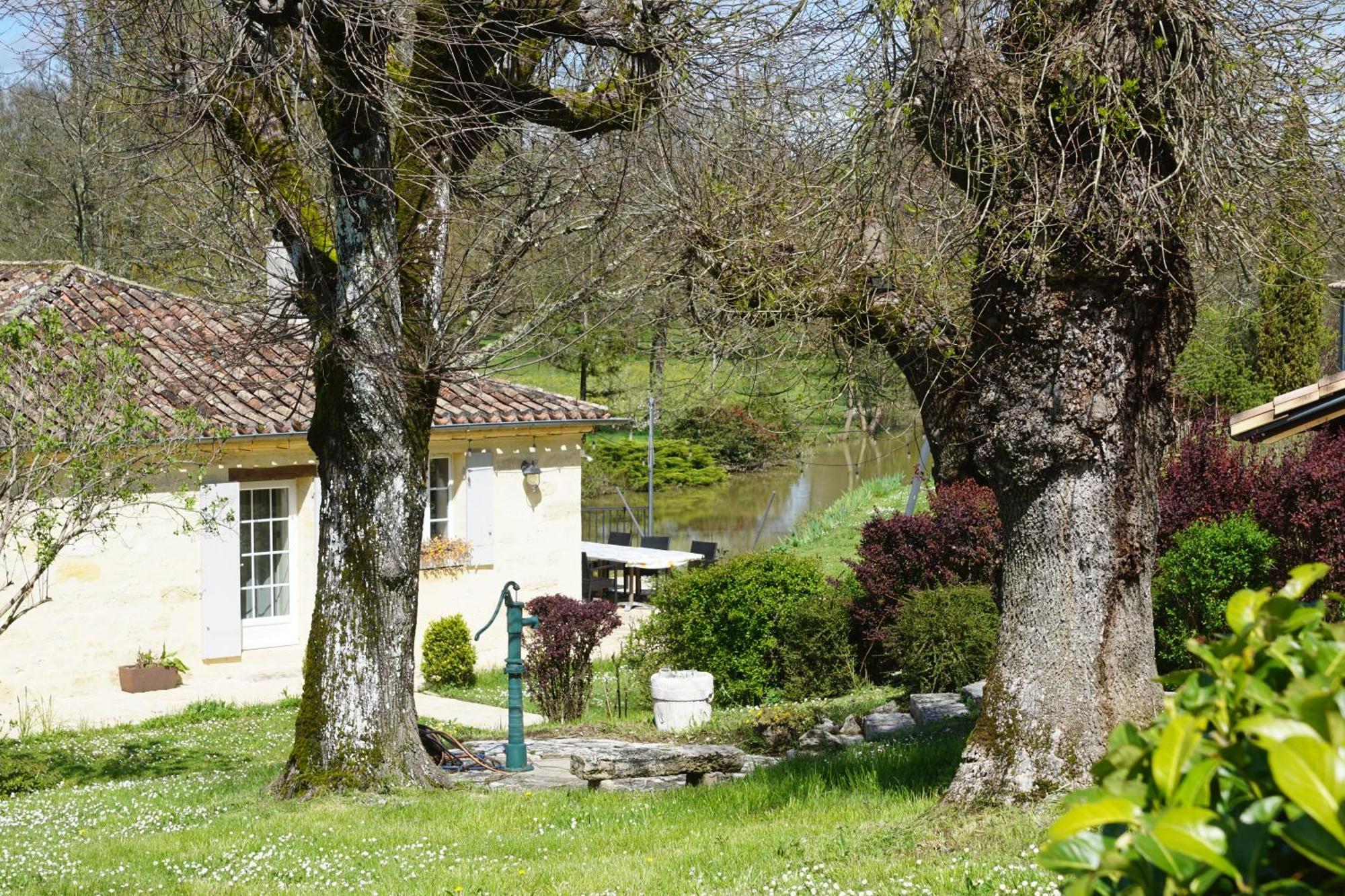 Moulin Notre Dame Hotel Saint-Genès-de-Castillon Kültér fotó